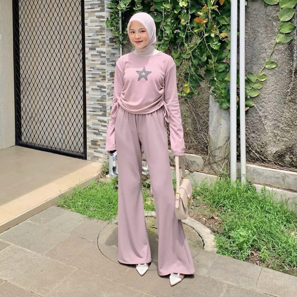 potret ide OOTD hijab nuansa pink ala Mirna Kumalasari (instagram.com/mirnakumalasari)