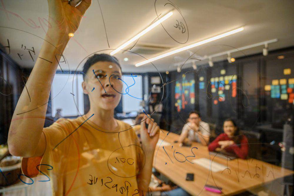 ilustrasi bekerja (pexels.com/Ketut Subiyanto)