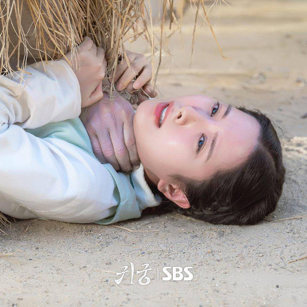 Still cut drama The Haunted Palace (instagram.com/sbsdrama.official)