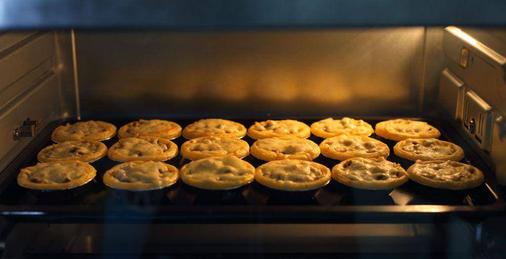 ilustrasi oven pie (vecteezy.com/Seksan Wangjaisuk)