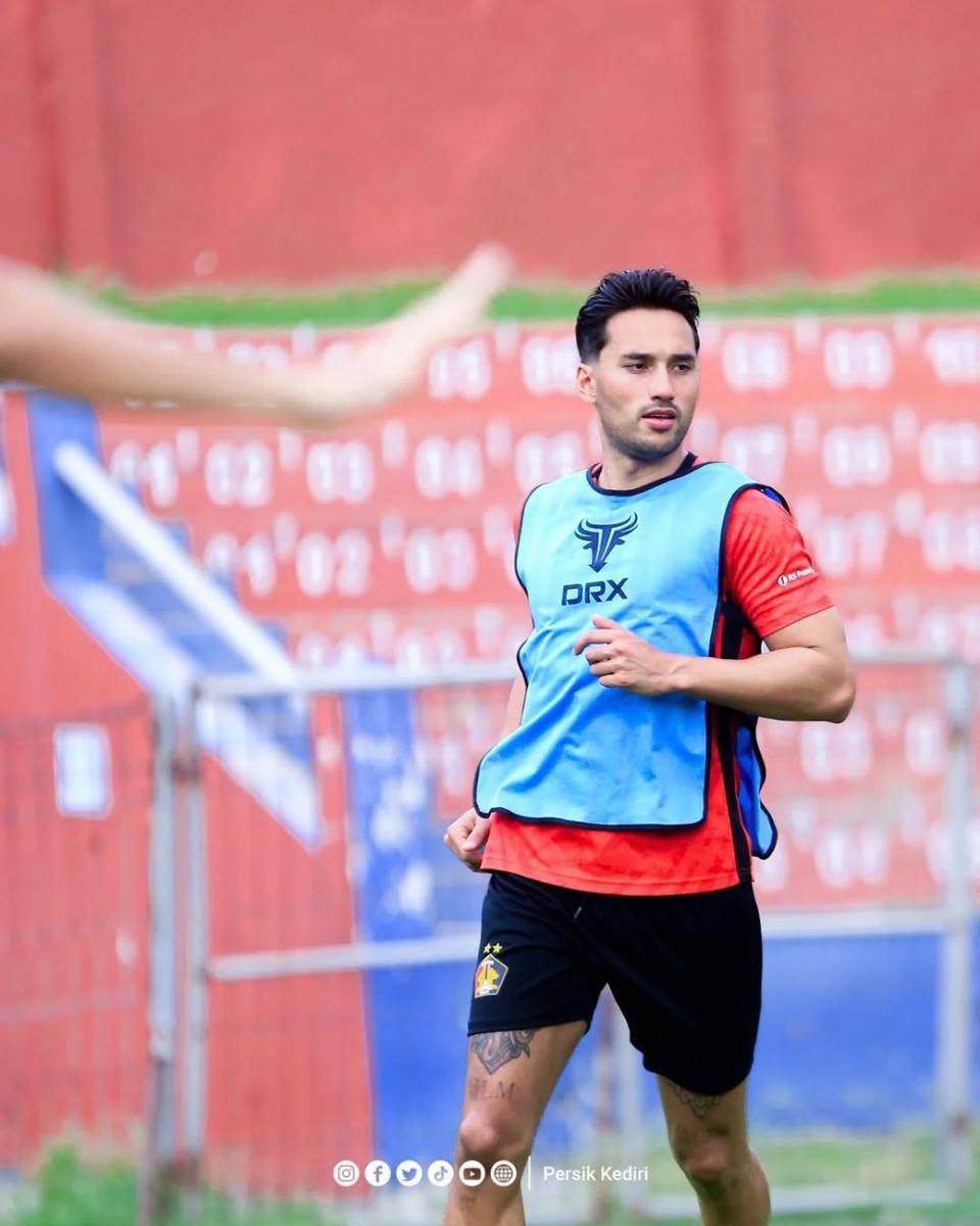 Pemain Persik Kediri saat berlatih. Instagram.com/persikfcofficial