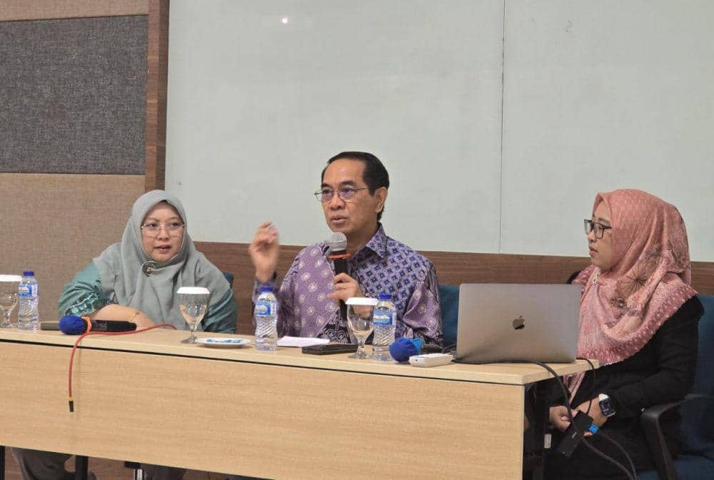 Rektor Unhas Prof. Jamaluddin Jompa (tengah). (Dok. Humas Unhas)