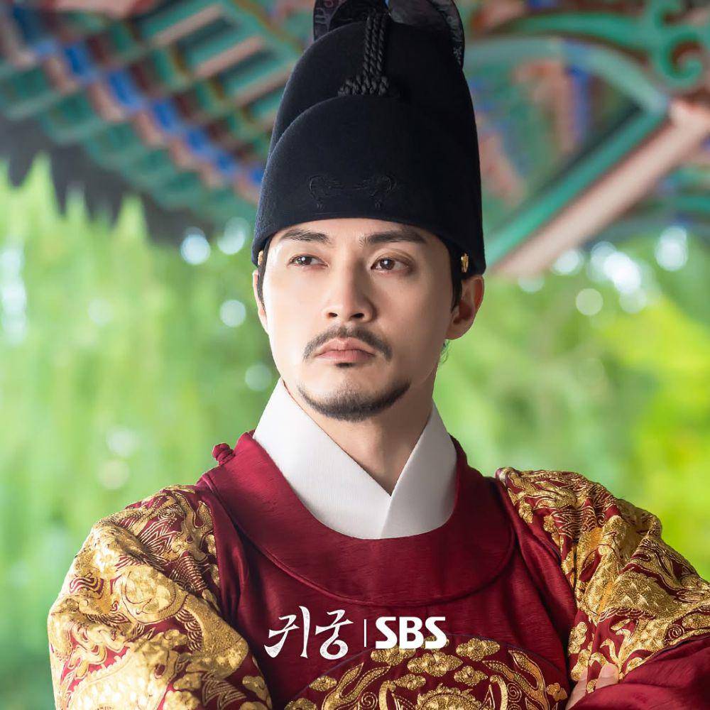 Still cut drama The Haunted Palace (instagram.com/sbsdrama.official)