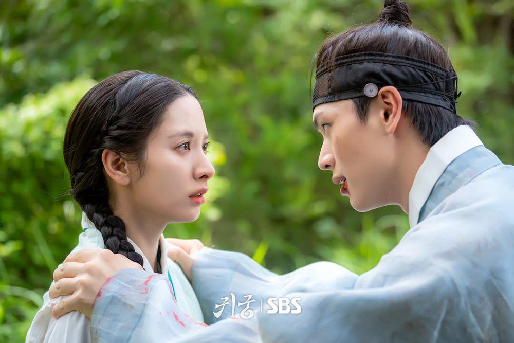 7 Perkembangan Hubungan Kang Cheol dan Yeo Ri di Drakor The Haunted Palace