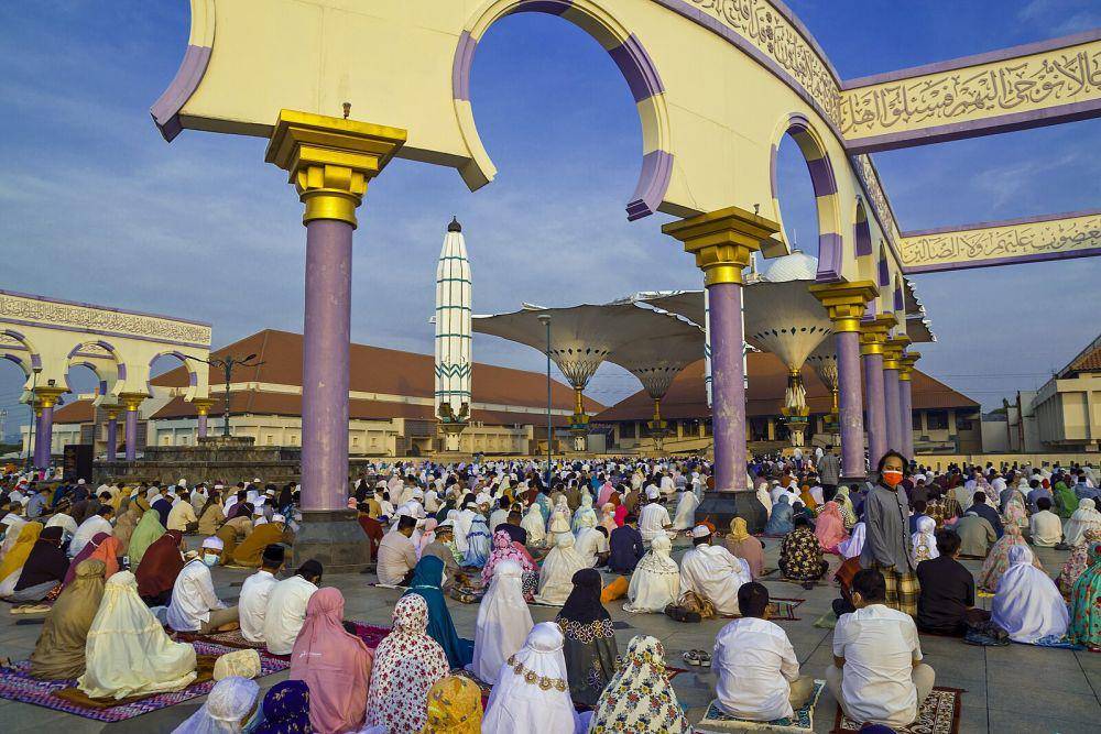 Ilustrasi salat Idul Fitri (commons.wikimedia.org/Djunaidibd)