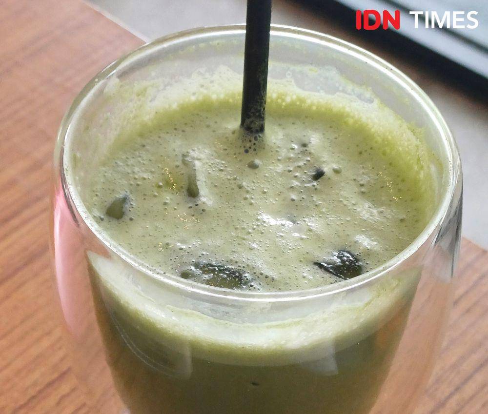 Potret minuman matcha (IDN Times/Dhiya Awlia Azzahra)