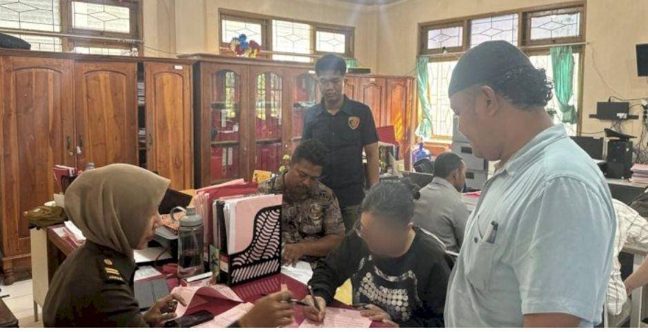 Kasus penggelapan uang pembelian biji asam diserahkan ke kejaksaan. (Dok Polresta Kupang Kota)