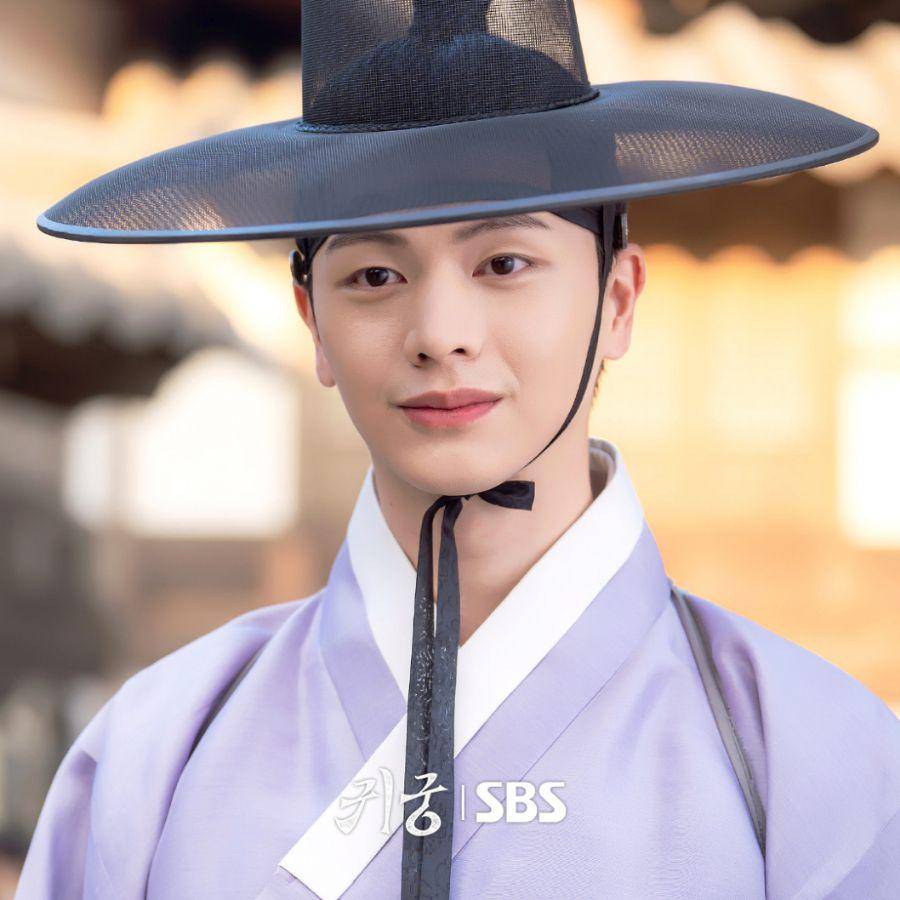 Yoon Gab (Yook Sung Jae) di drakor The Haunted Palace (instagram.com/sbsdrama.official)
