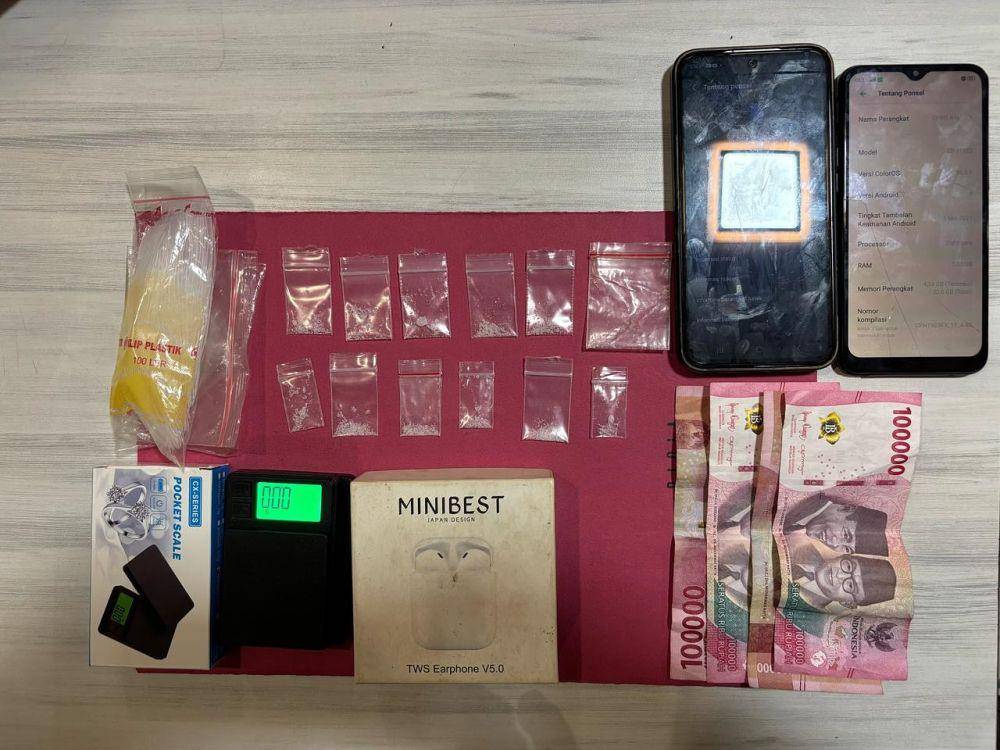 Barang bukti tindak pidana narkotika yang disita anggota Polsek Kawasan Pelabuhan Samarinda. (Dok. Polda Kaltim)