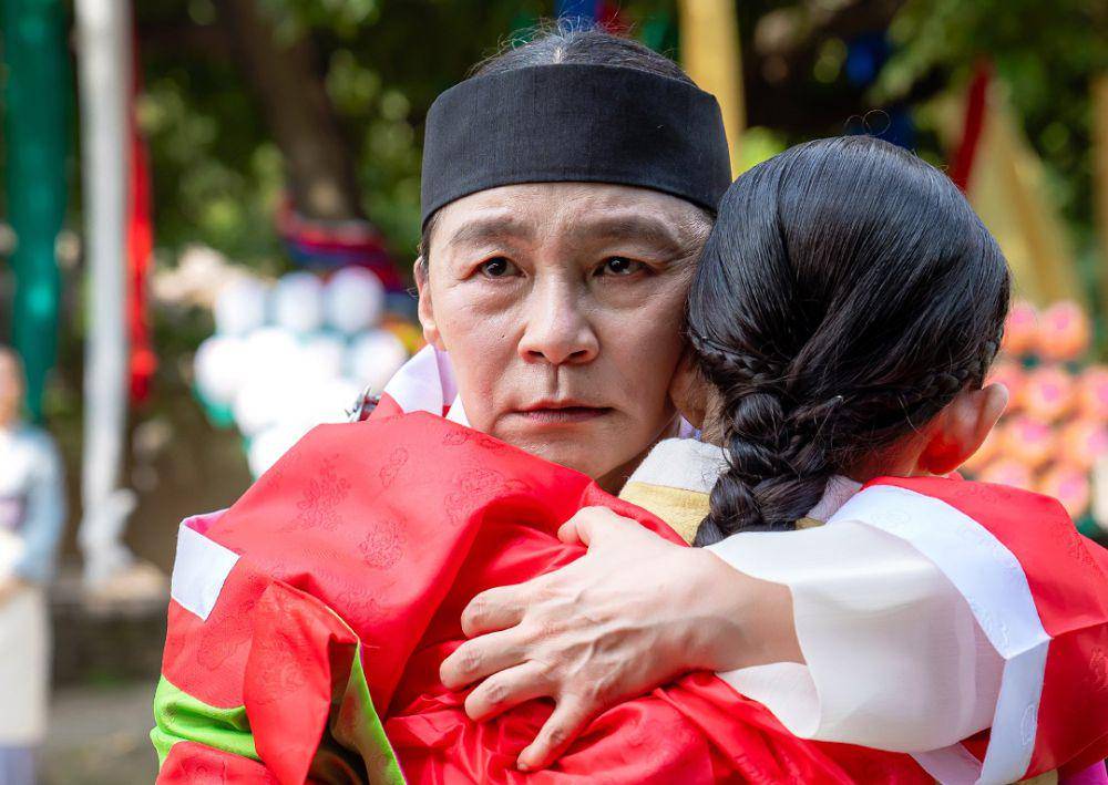 still cut drama Korea The Haunted Palace (instagram.com/tvn_drama)
