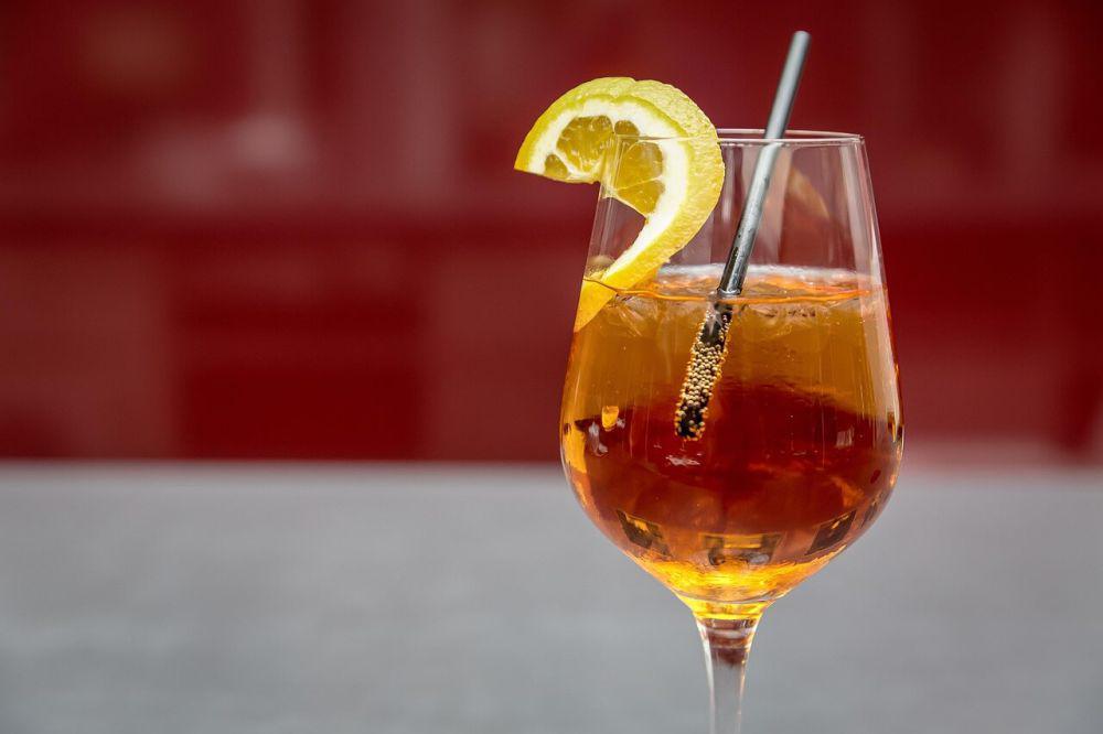 ilustrasi minuman cocktail (pixabay.com/markusspiske)