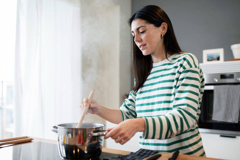 ilustrasi memasak (freepik.com/freepik)