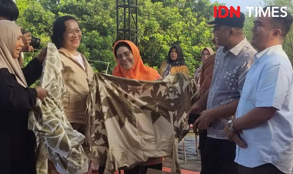 Festival Laras Sembah atau Lansia Merias Serat Limbah (IDN Times/Indah Permata Sari)