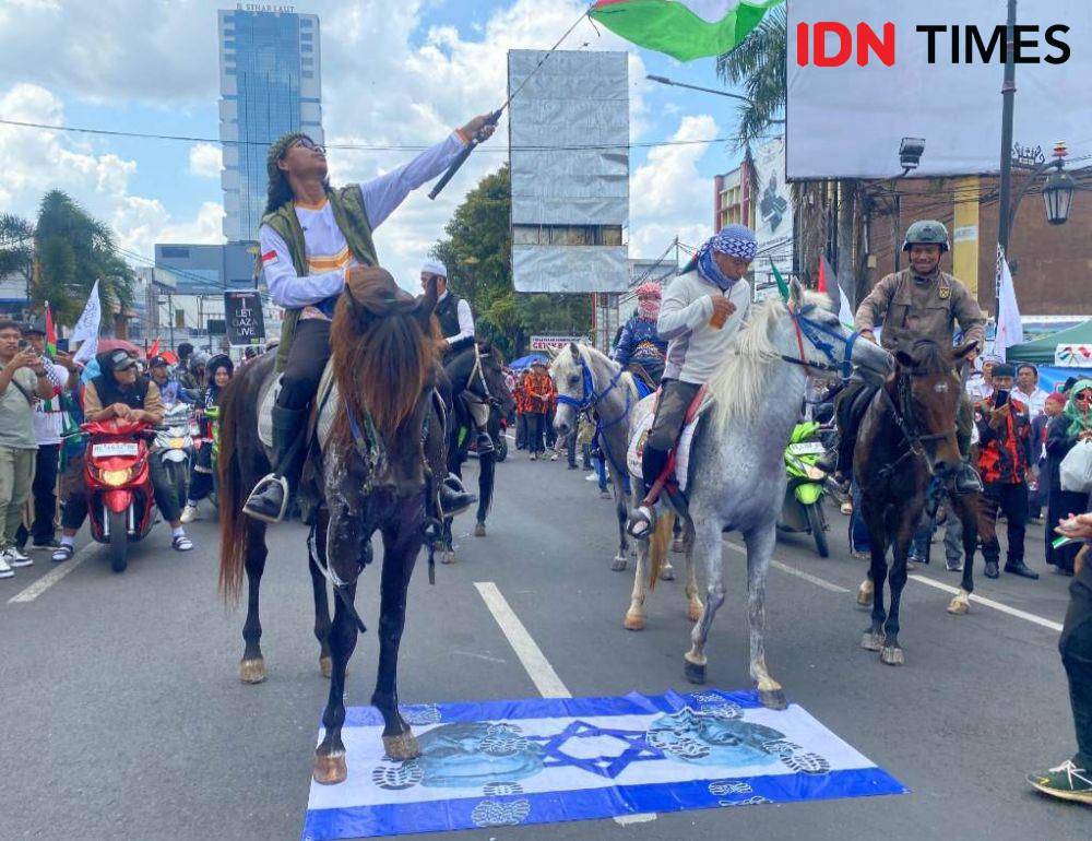 Aksi damai bela Palestina jilid 3 di Kota Bandar Lampung, Sabtu (19/4/2025). (IDN Times/Tama Yudha Wiguna).