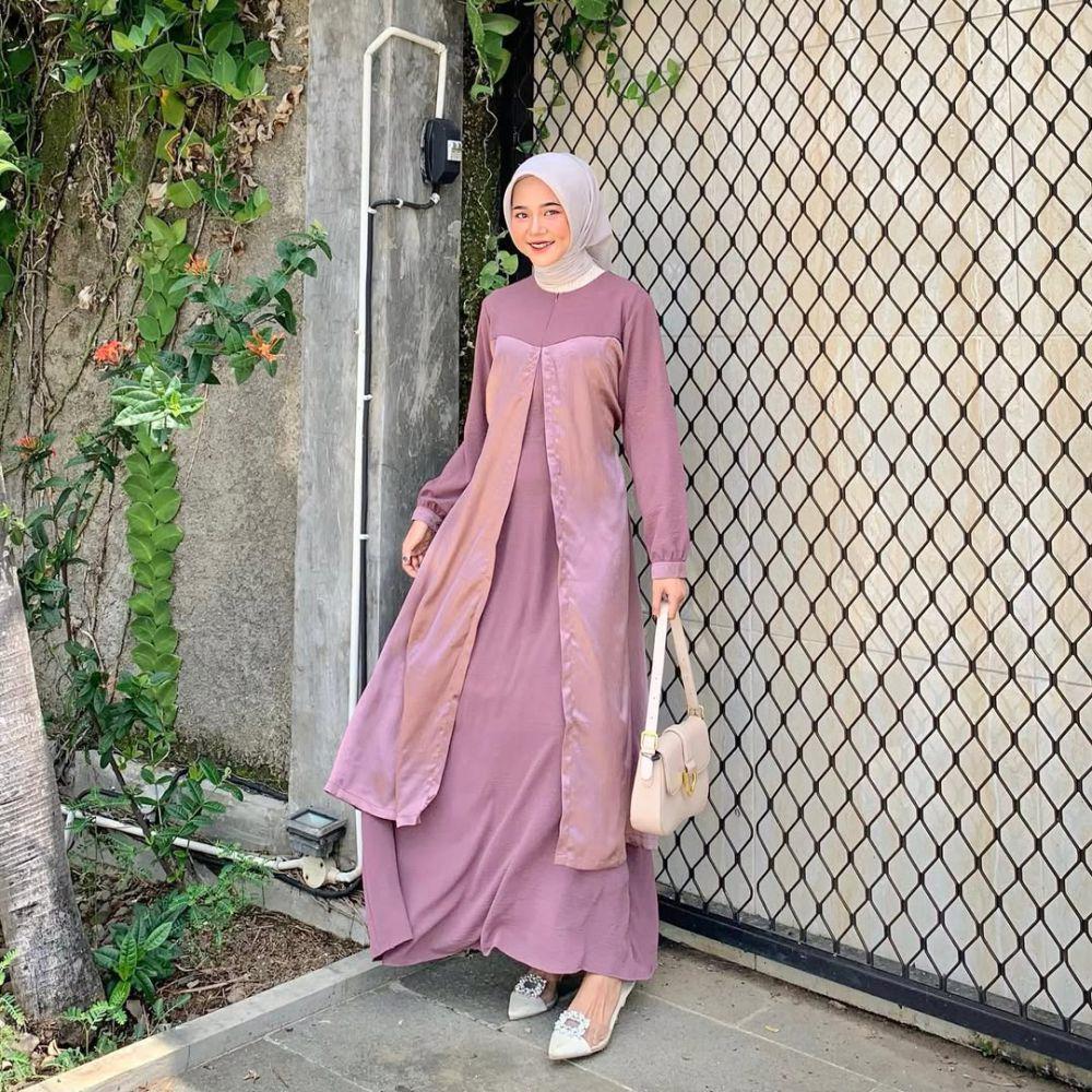potret ide dress feminin playful yang anti monoton ala Mirna Kumalasari (instagram.com/mirnakumalasari)