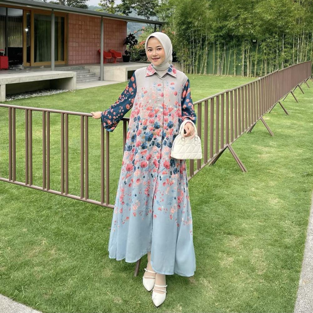 potret ide dress feminin playful yang anti monoton ala Mirna Kumalasari (instagram.com/mirnakumalasari)