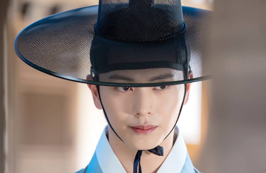Yoon Gap/Gang Cheol Yi (Yook Sungjae) di drama The Haunted Palace (dok. SBS/The Haunted Palace)