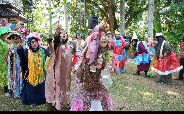 Penampilan teater para lansia (Dok. Diskominfo Medan)