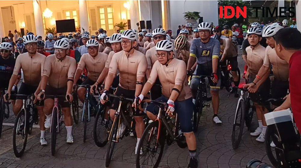 Gubernur DKI Jakarta, Pramono Anung ikut acara gowes Silahturide 2025 di Balai Kota, Jakarta. (IDN Times/Santi Dewi)