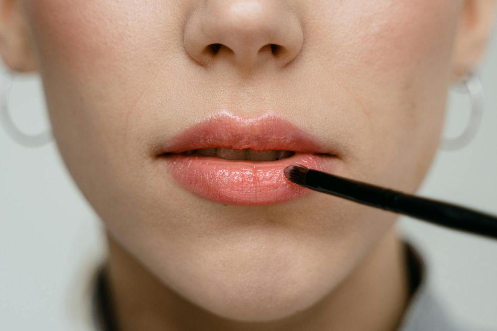 Mengenal Tren Bitten Lip, Bikin Tampilan Makin Fresh!
