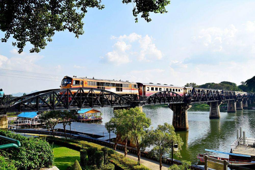 potret Jembatan Sungai Kwai di Kanchanaburi
