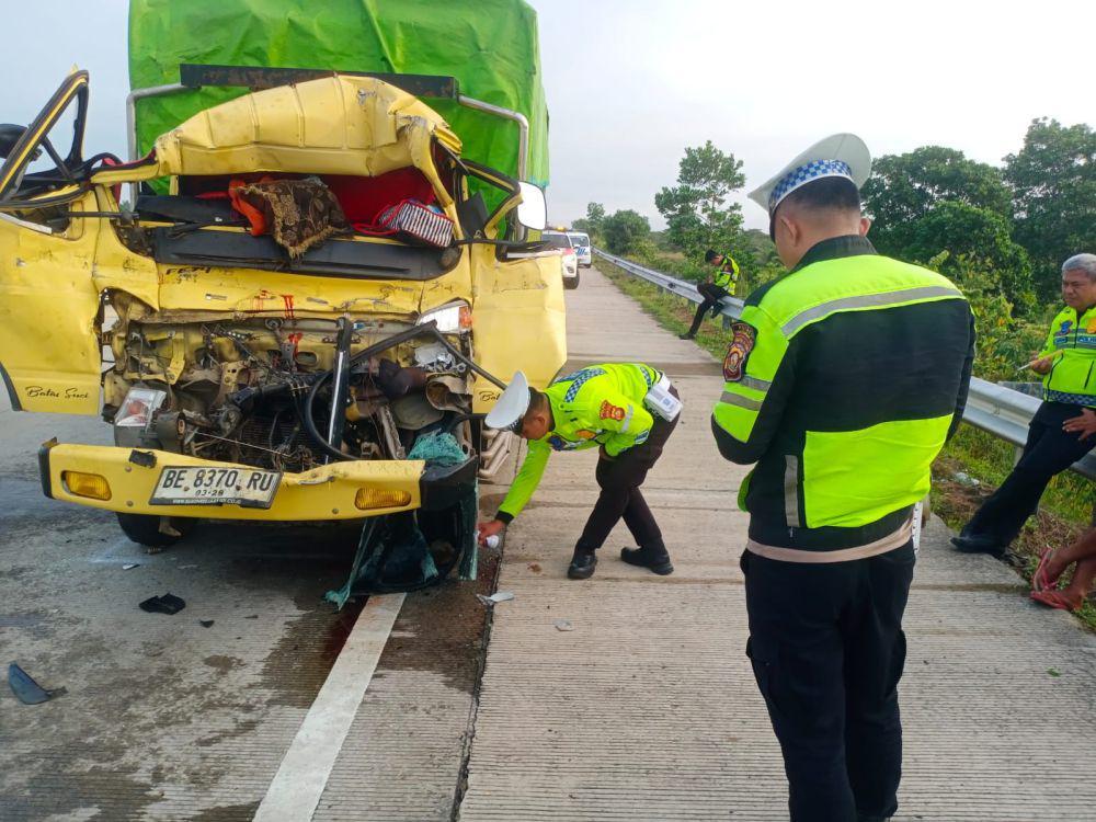 2 Truk Tabrakan di Tol Terpeka, 1 Sopir Tewas 1 Kabur