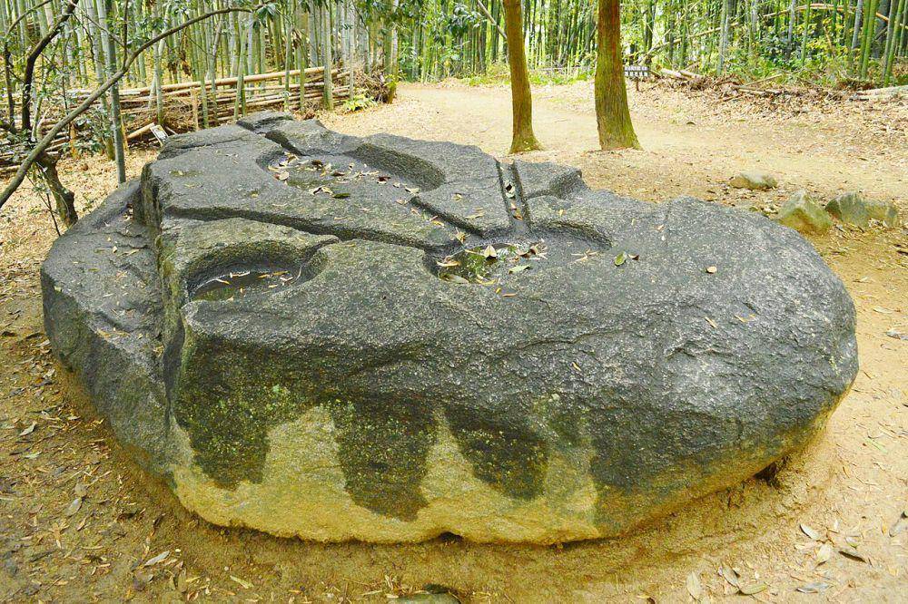 Monoliths of Asuka (commons.wikimedia.org/Saigen Jiro)