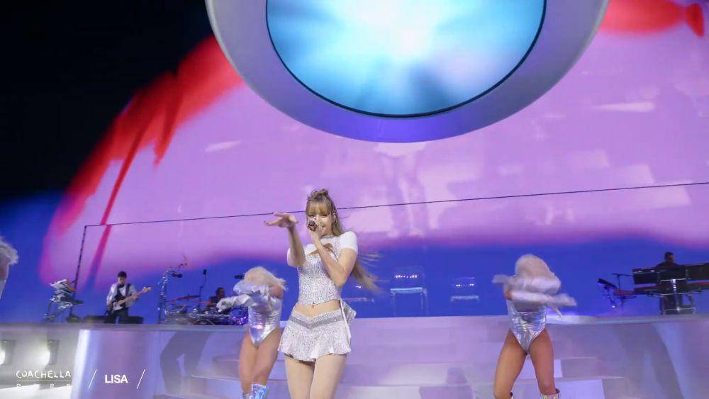 Lisa BLACKPINK di Coachella 20225 Minggu 2 (youtube.com/coachella)