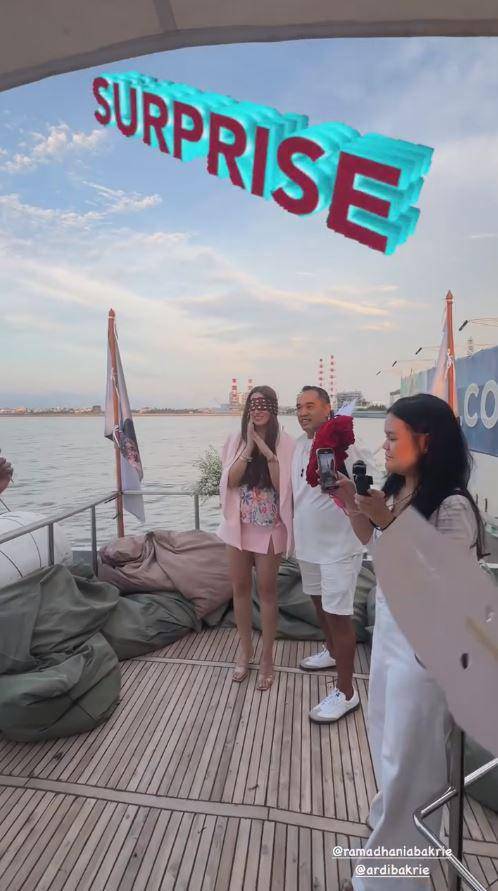 pesta ulang tahun Nia Ramadhani (Instagram.com/theresawienathan)