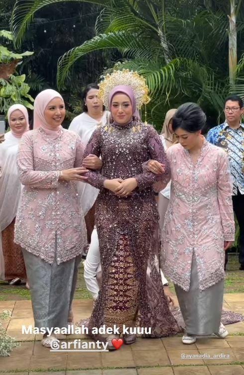 pernikahan adik Tya Ariestya (Instagram.com/tya_ariestya)