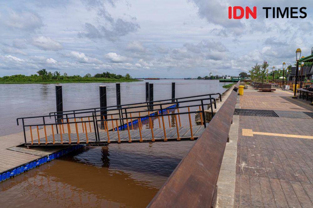 Ada dermaga air untuk kapal wisata. (IDN Times/prokopim).