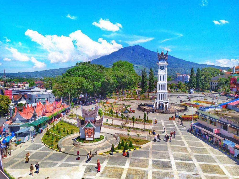Jam Gadang di Bukittinggi (https://www.bukittinggikota.go.id/)