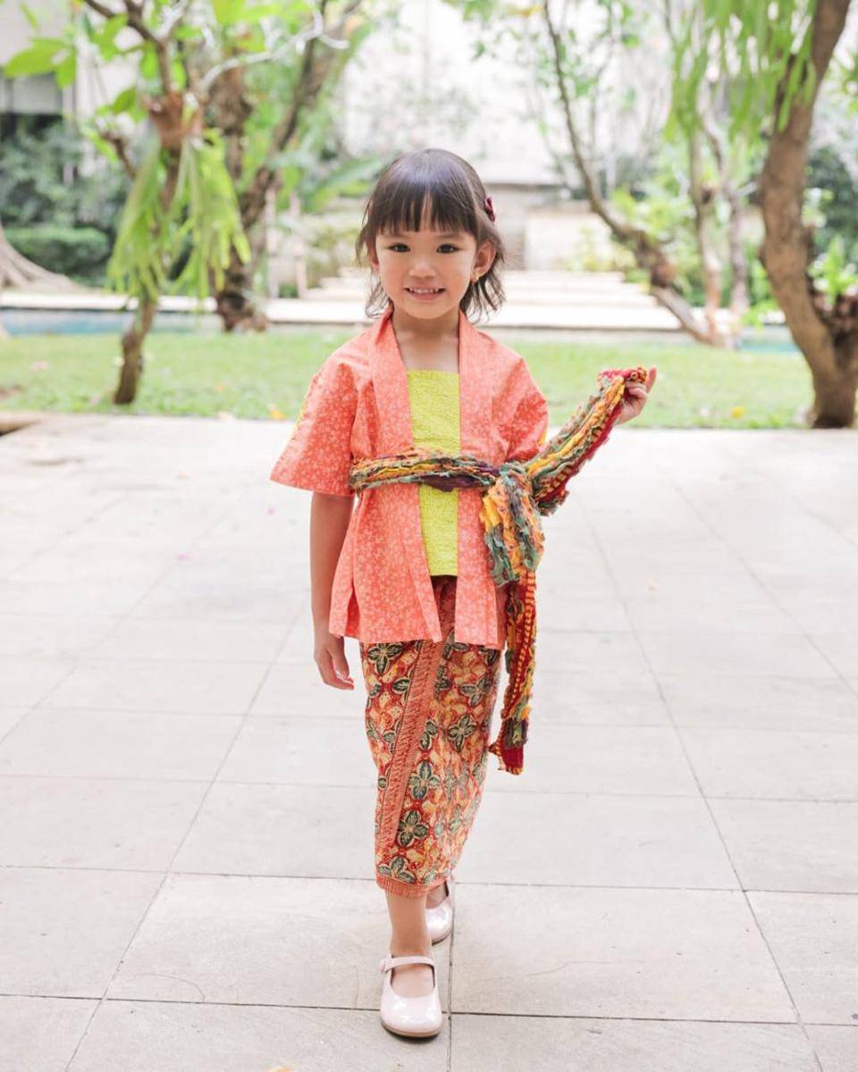kebaya kartini anak TK (instagram.com/shandyaulia)