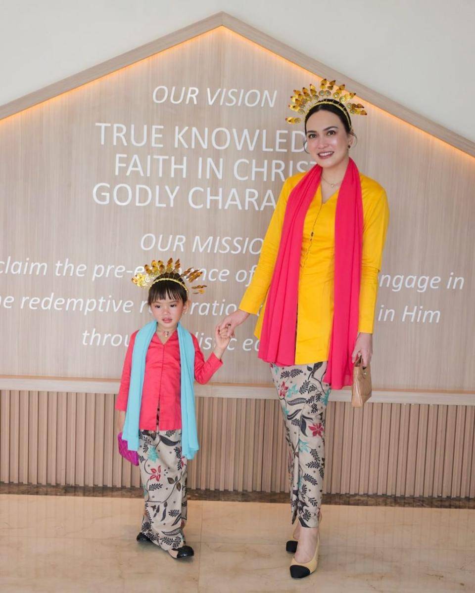 kebaya kartini anak TK (instagram.com/shandyaulia)