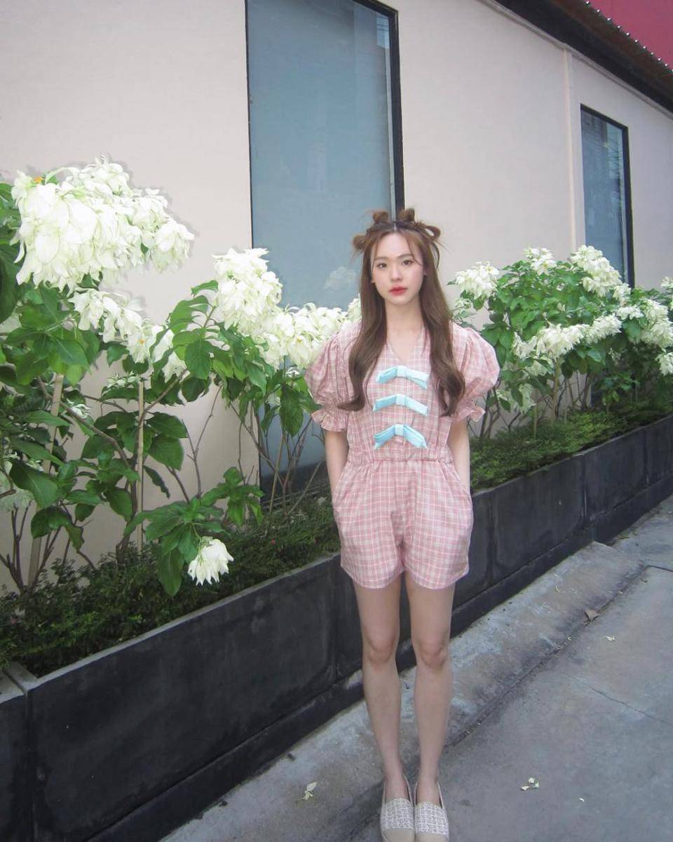 inspirasi outfit nuansa pink ala June Wanwimol (instagram.com/junewanwimol19)
