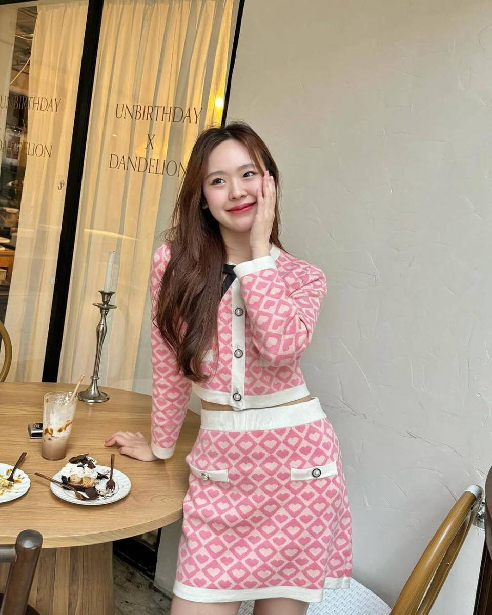 inspirasi outfit nuansa pink ala June Wanwimol (instagram.com/junewanwimol19)