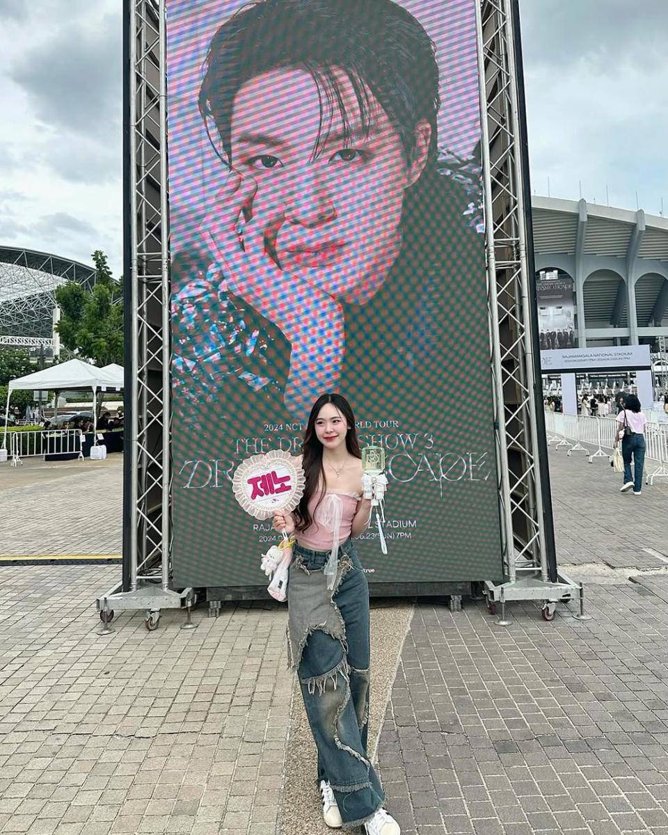 inspirasi outfit nuansa pink ala June Wanwimol (instagram.com/junewanwimol19)