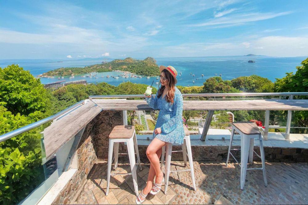 5 Kafe di Labuan Bajo dengan Pemandangan Laut Lepas yang Indah