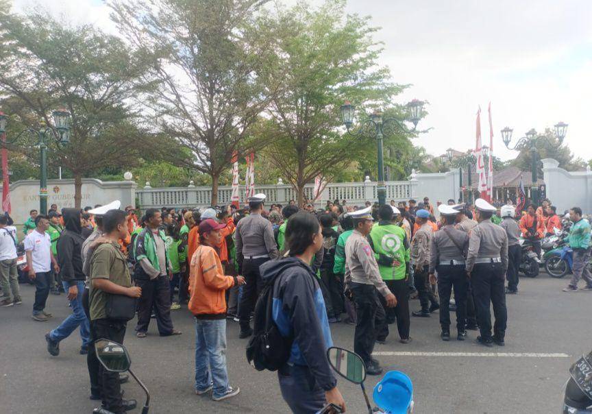 Kesepakatan Nasional adalah turun Aksi ke jalan lagi.