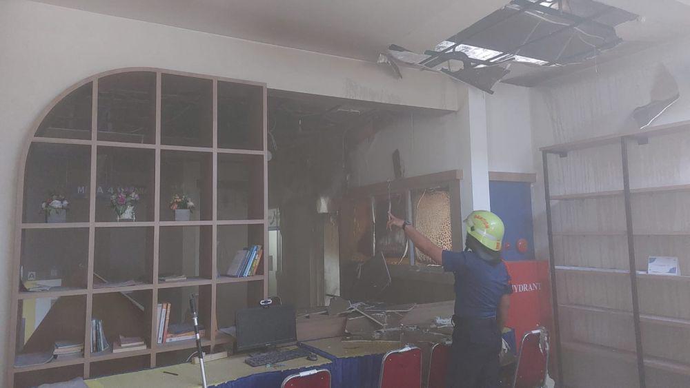 Diduga Korsleting, Kantor Pajak di Padang Kebakaran