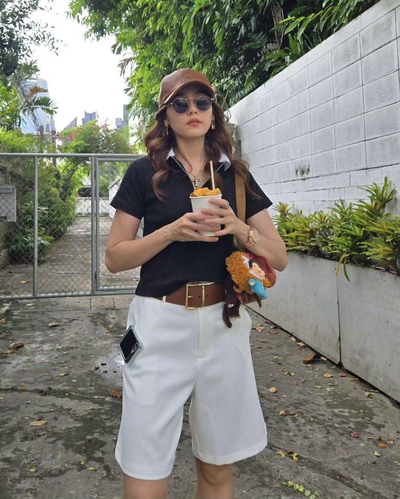 potret ide OOTD kasual boyish ala Araya Hargate (instagram.com/chomismaterialgirl)