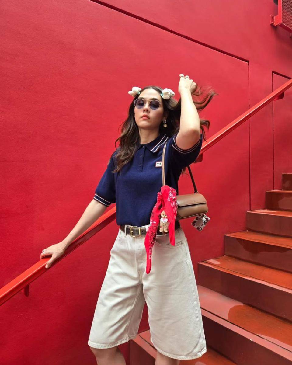 potret ide OOTD kasual boyish ala Araya Hargate (instagram.com/chomismaterialgirl)