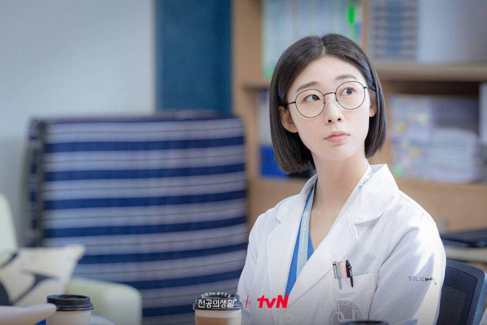 Cuplikan drama Korea Resident Playbook (dok. tvN/Resident Playbook)