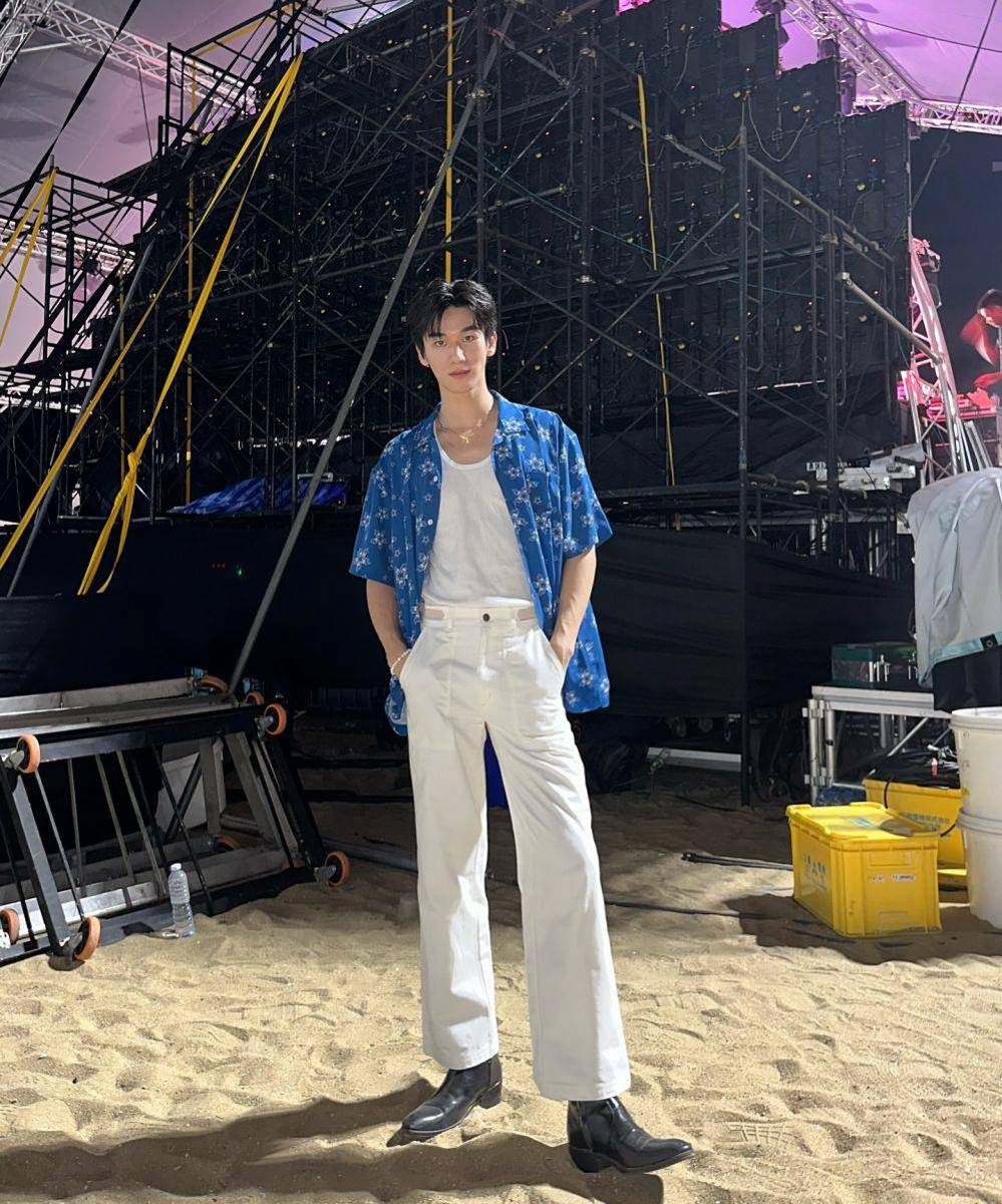 OOTD pakai kemeja ala Mos Panuwat (instagram.com/moslhong)