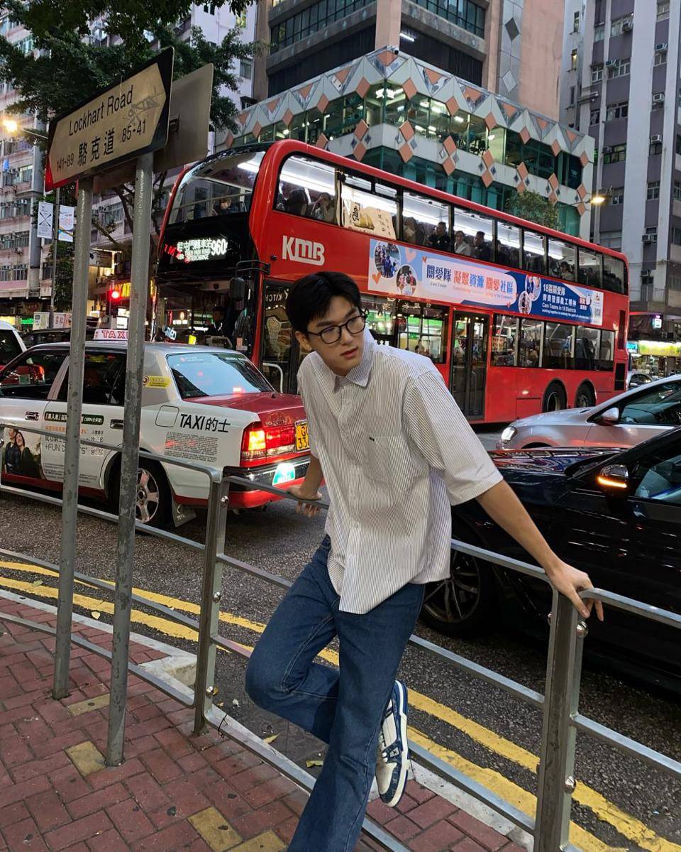 OOTD pakai kemeja ala Mos Panuwat (instagram.com/moslhong)