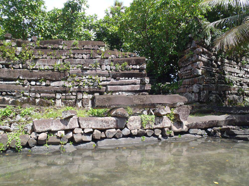 Nan Madol (commons.wikimedia.org/Patrick Nunn)