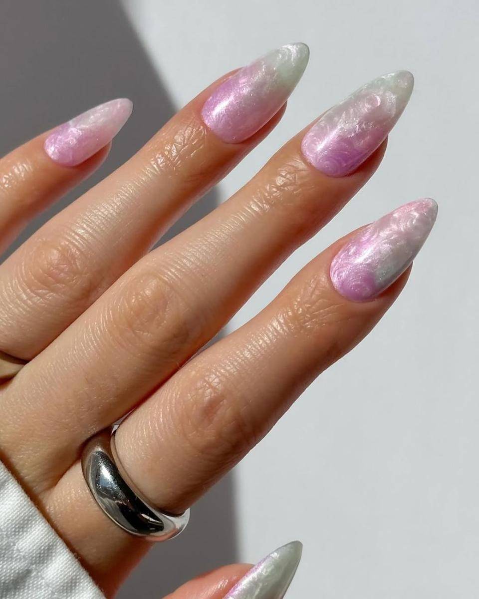 ide nail art warna lavender (instagram.com/disseynails)