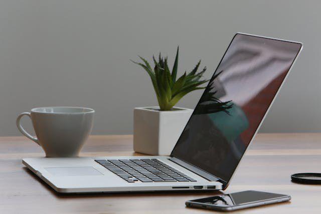 ilustrasi laptop (pexels.com/Life Of Pix)