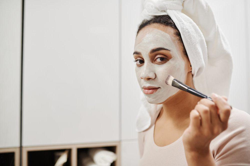 5 Masker Wajah Alami yang Ampuh Mengencangkan Kulit dengan Bertahap
