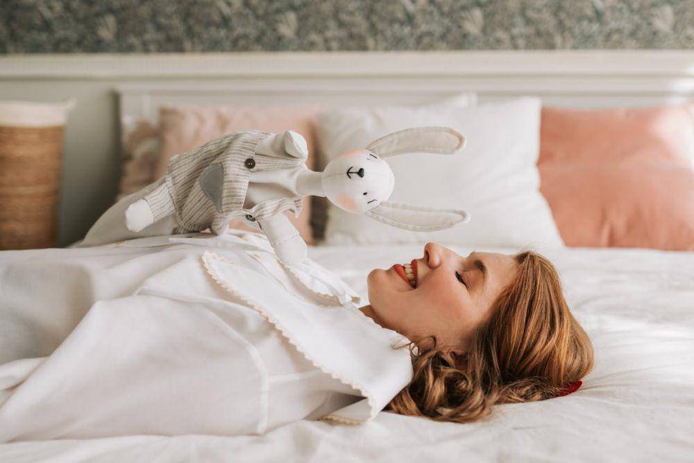 ilustrasi bermain boneka (pexels.com/Vlada Karpovich)